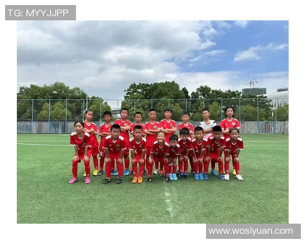 五岁以上足球明星的成长历程与成就揭秘